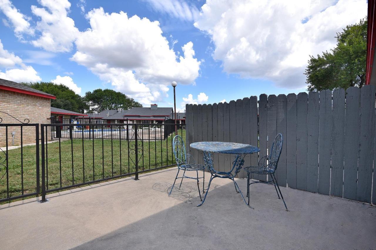 Americas Best Value Inn Lockhart Tx Kültér fotó